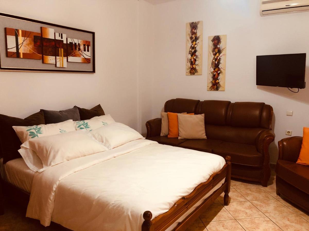Flora Apartments Sarande Exterior photo